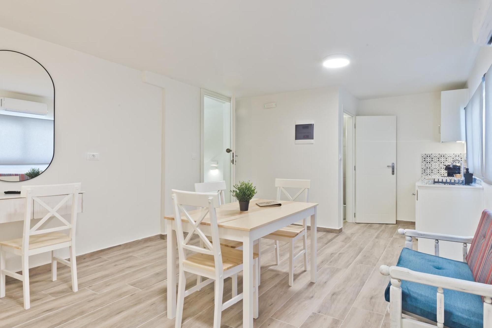 Posidonia Luxury Suites Karpathos Esterno foto