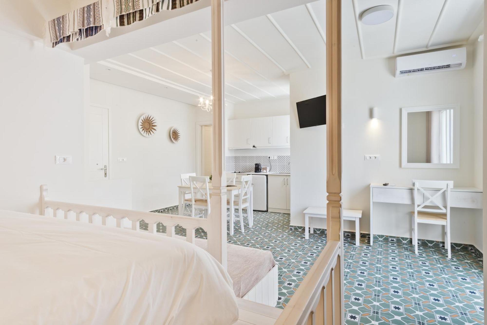 Posidonia Luxury Suites Karpathos Esterno foto